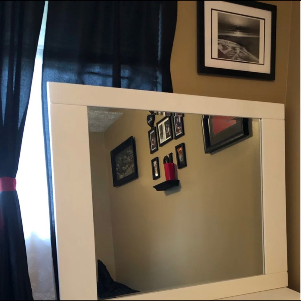 Mirror Type
Dresser .